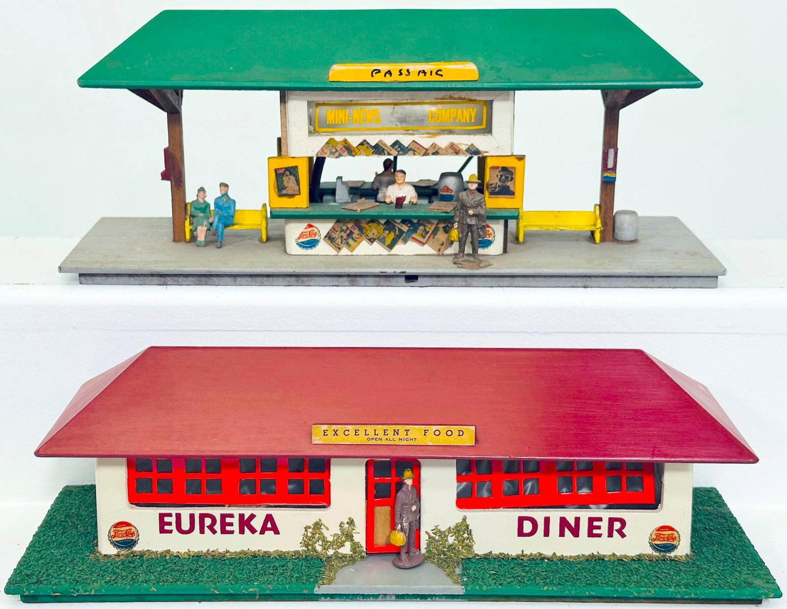 American Flyer Postwar S Gauge 275 Eureka Diner and Mini - Craft Postwar S Gauge Mini News Company: American Flyer Postwar S Gauge 275 Eureka Diner and Mini - Craft Postwar S Gauge Mini News Company Passaic, each in C7 or better.