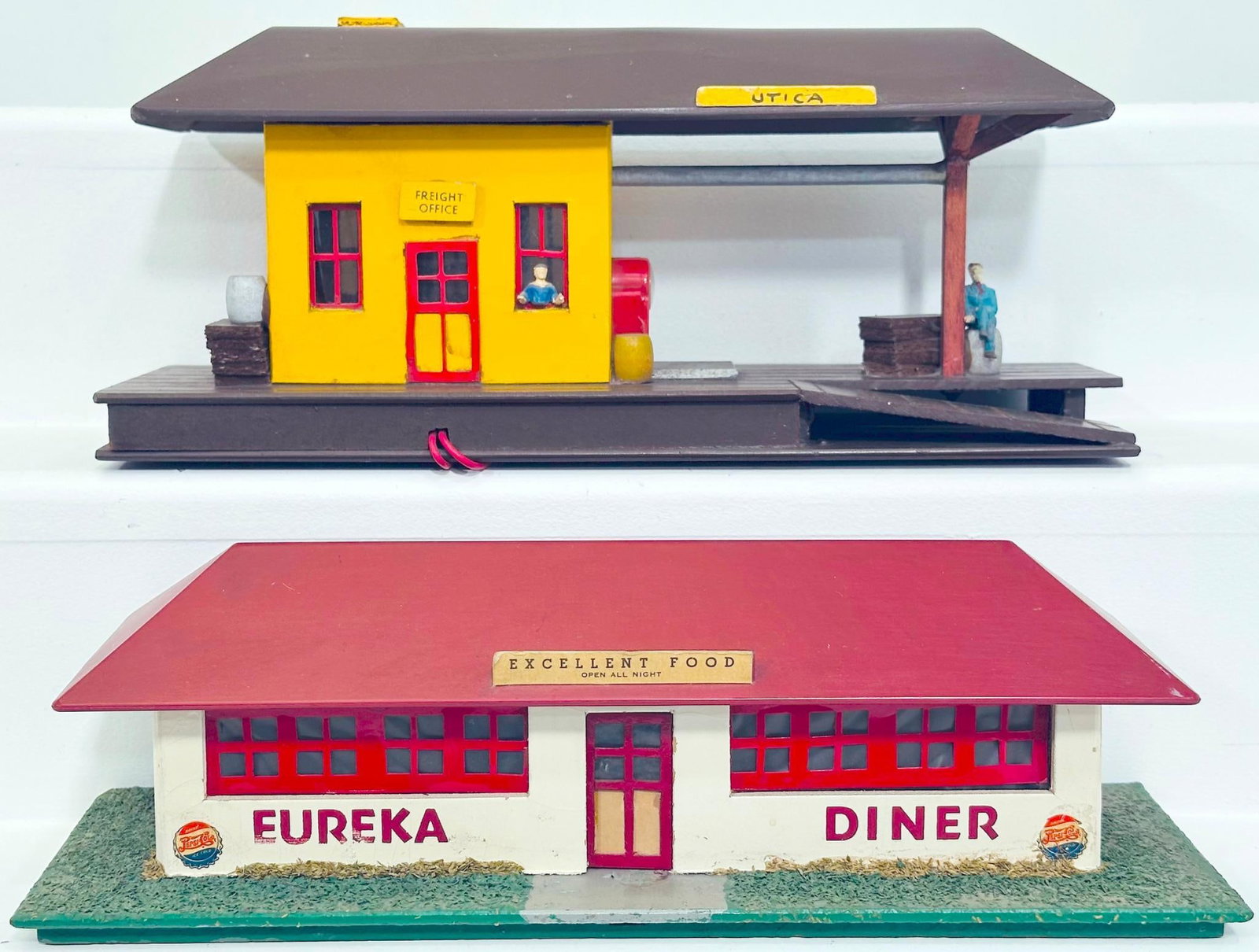 American Flyer Postwar S Gauge 275 Eureka Diner and Mini - Craft Postwar S Gauge Freight Office: American Flyer Postwar S Gauge 275 Eureka Diner and Mini - Craft Postwar S Gauge Freight Office Utica, each in C7.