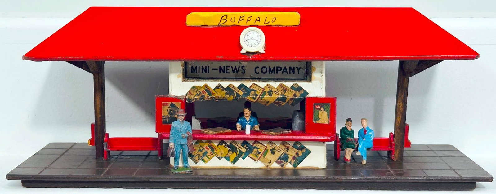 Mini - Craft Postwar S Gauge Mini Diner and Mini - Craft News Company Buffalo: Mini - Craft Postwar S Gauge Mini Diner and Mini - Craft News Company Buffalo, with the Diner in C6 given partially missing chimney and missing ID sign on roof, and the News Company in C7.