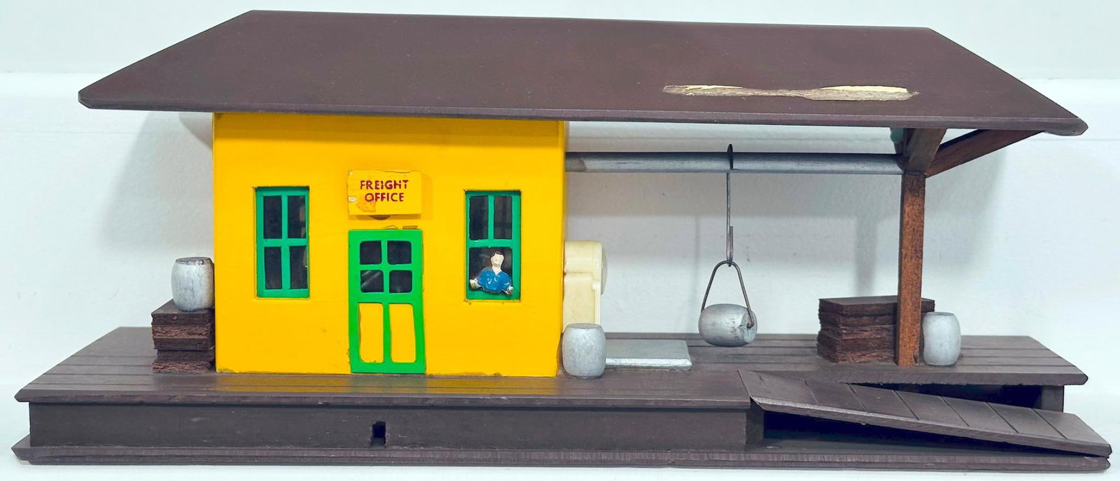 Mini - Craft Postwar S Gauge Freight Office: Mini - Craft Postwar S Gauge Freight Office, in C6 because missing its sign on the roof and missing part of its chimney.