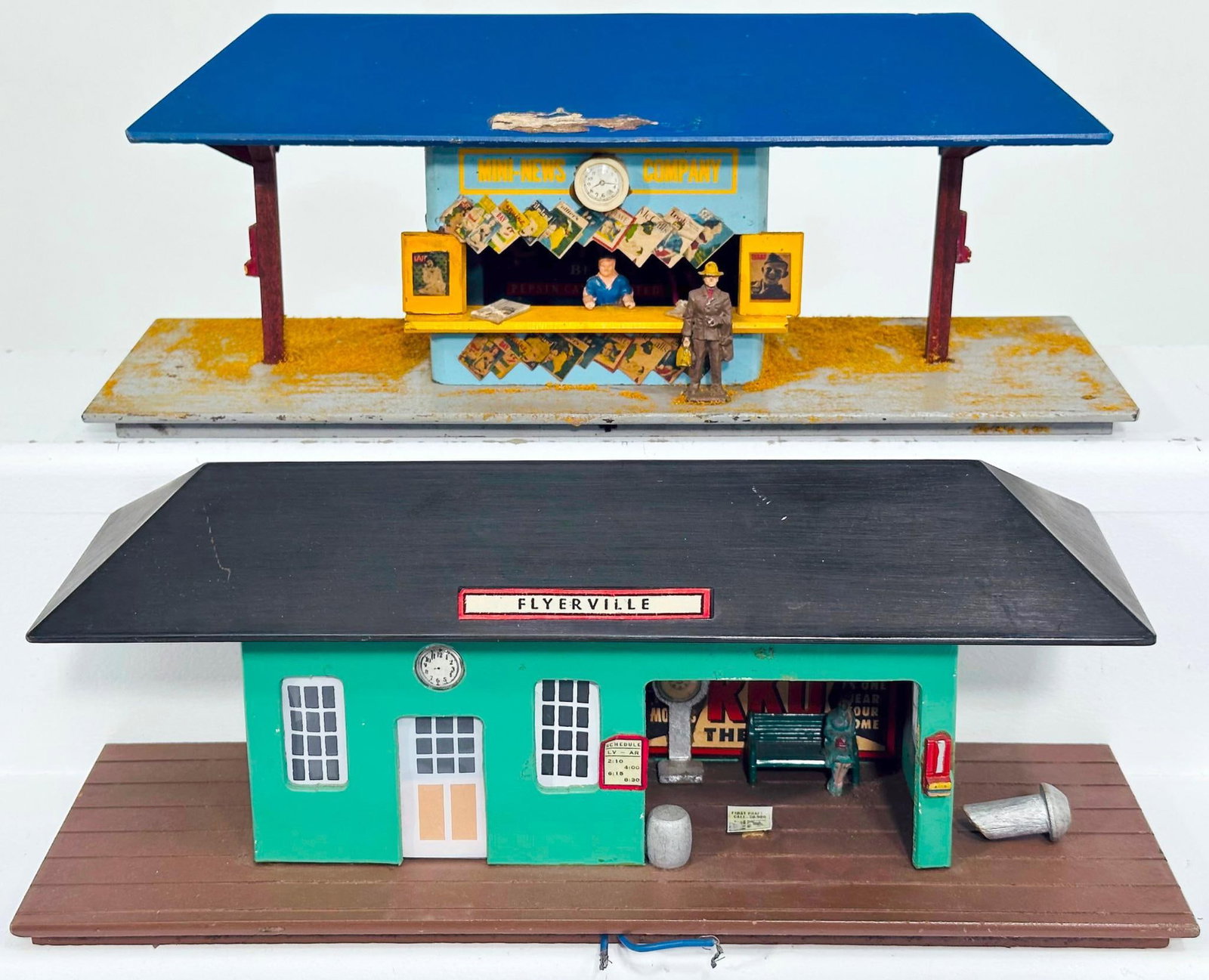 Mini - Craft Postwar S Gauge Mini Newsstand and American Flyer Postwar S Gauge 163 Flyerville: Mini - Craft Postwar S Gauge Mini Newsstand and American Flyer Postwar S Gauge 163 Flyerville Station, with the Mini - Craft Newsstand in C6 because missing its roof identification plaque and foreign 
