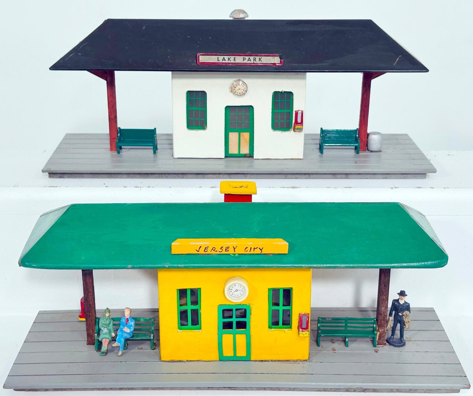 American Flyer Postwar S Gauge 273 Suburban Railroad Station and Mini-Craft Postwar S Gauge Suburban (1 of 6)