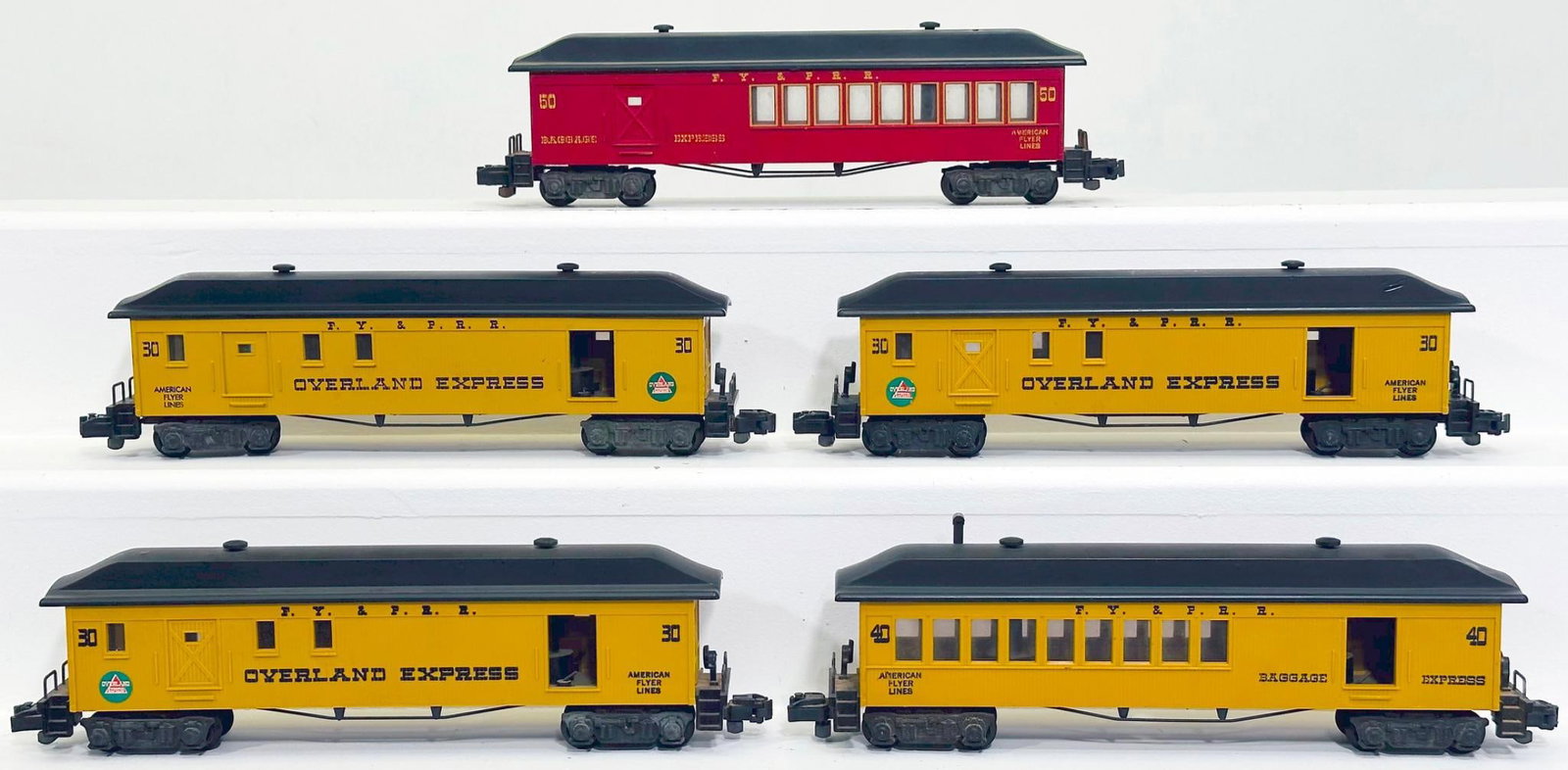 American Flyer Postwar S Gauge 30, 30, 30, 40 and 50 Old Time Passenger Cars: American Flyer Postwar S Gauge 30, 30, 30, 40 and 50 Old Time Passenger Cars, each in C7 or better.