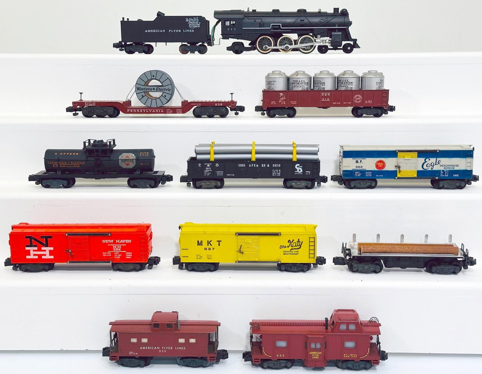 American Flyer Postwar S Gauge 293 New York New Haven and Hartford 4 - 6 - 2 Locomotive and Tender: American Flyer Postwar S Gauge 293 New York New Haven and Hartford 4 - 6 - 2 Locomotive and Tender and Ten (10) Assorted Freight Cars, including 914 with log load, 985, 916 with five cannisters, 954, 