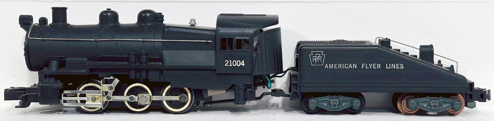 American Flyer Postwar S Gauge 21004 PRR 0-6-0 Switcher Locomotive and Tender (1 of 6)