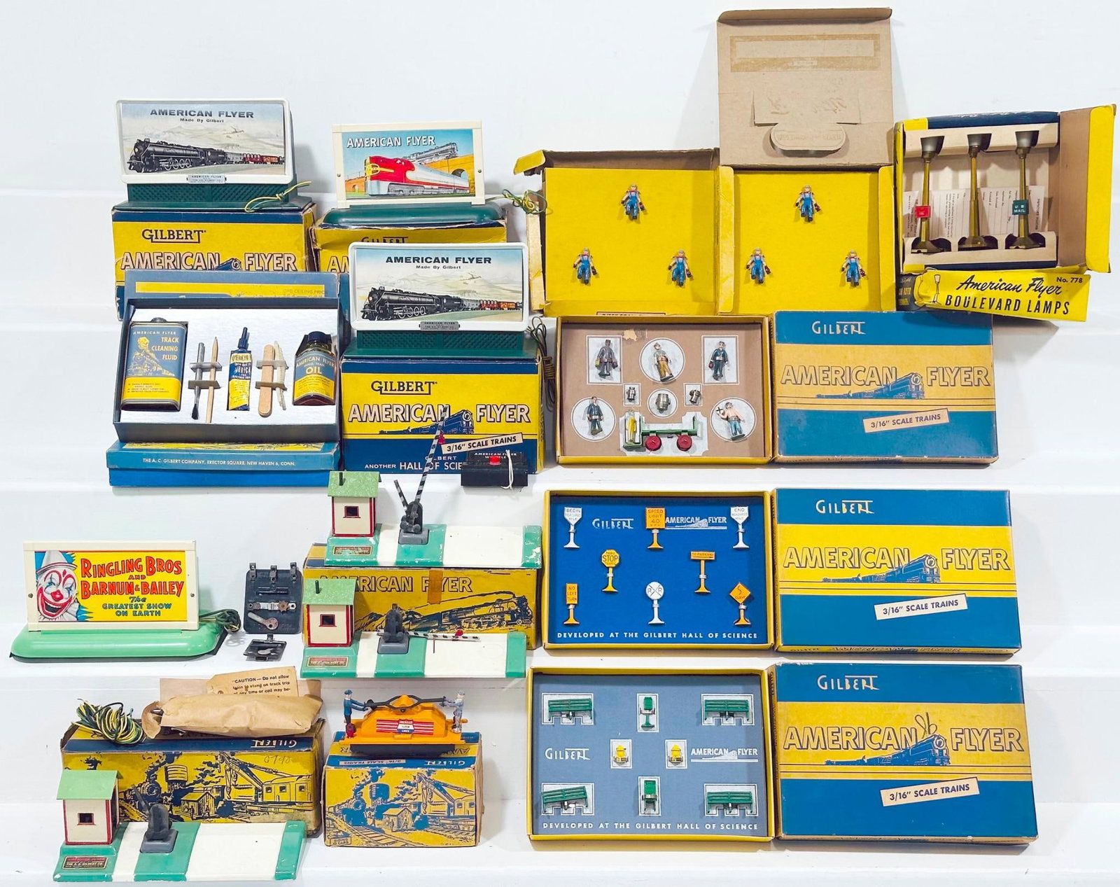 American Flyer Postwar S Gauge 566 Whistling Billboard/5678 Whistling Billboard: American Flyer Postwar S Gauge 566 Whistling Billboard/5678 Whistling Billboard/600 Crossing Gate X2/778 Boulevard Lamps X2/578 Station Figure Set/32 City Street Equipment/30 Highway Signal/ 26 Servic