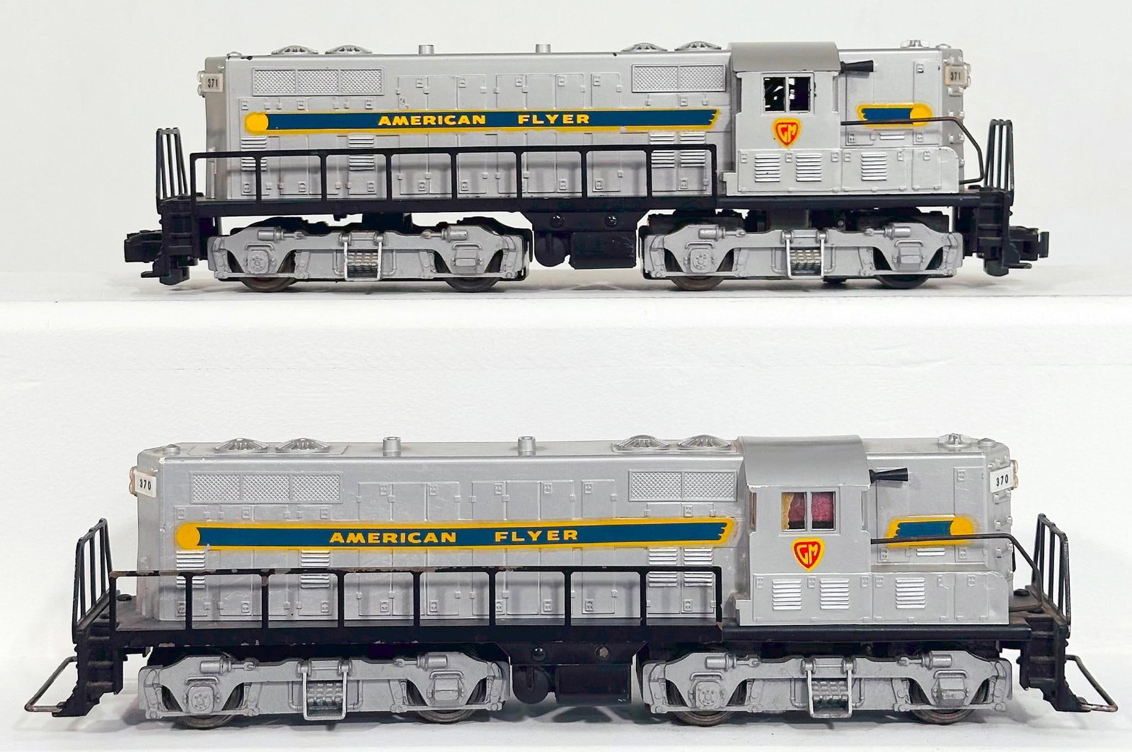 American Flyer Postwar S Gauge 371 and 370 GM Switchers: American Flyer Postwar S Gauge 371 and 370 GM Switchers, each in C7 plus or better.