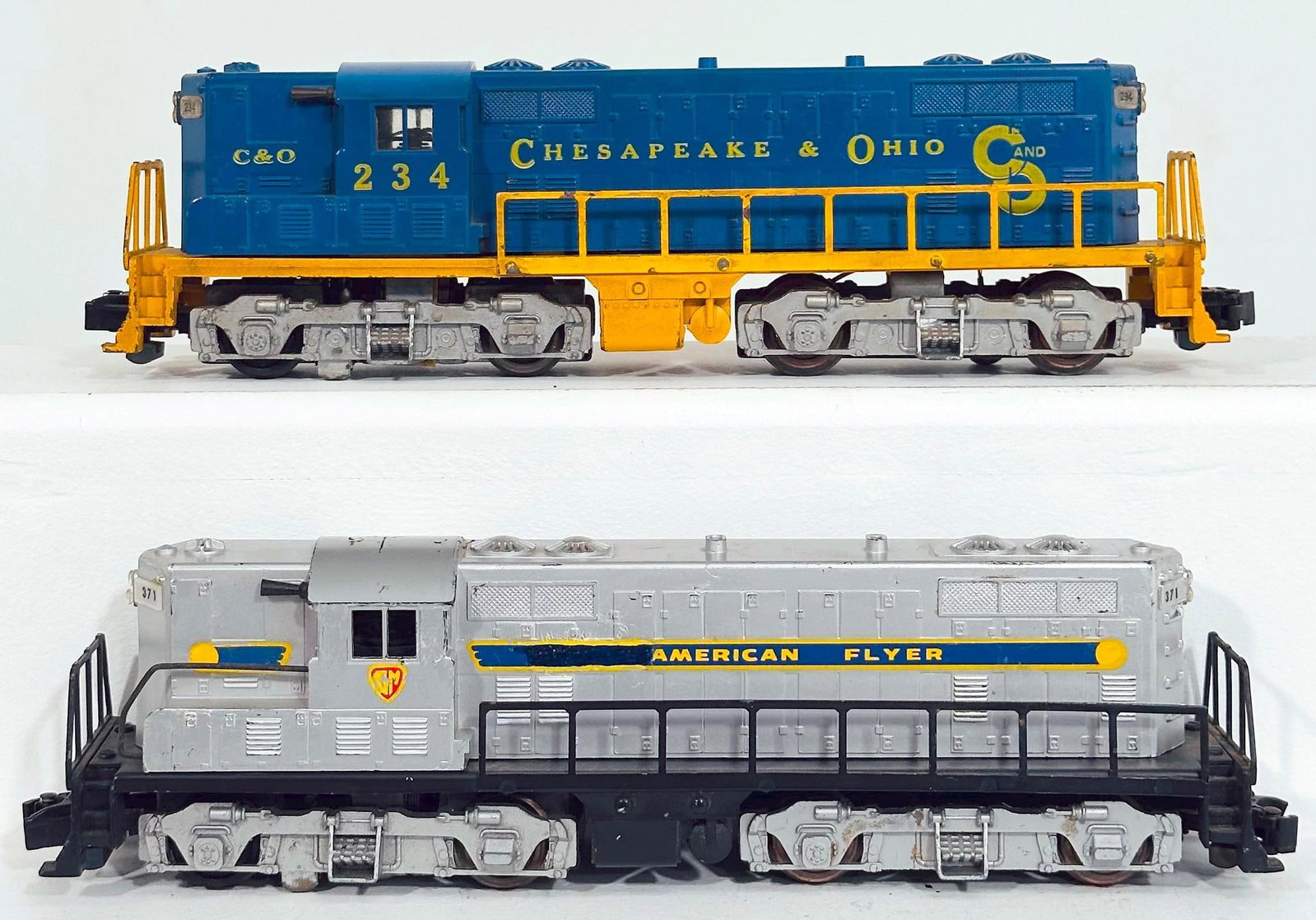 American Flyer Postwar S Gauge 371 GM Diesel Switcher and 234 Chesapeake and Ohio Diesel Switcher (1 of 7)