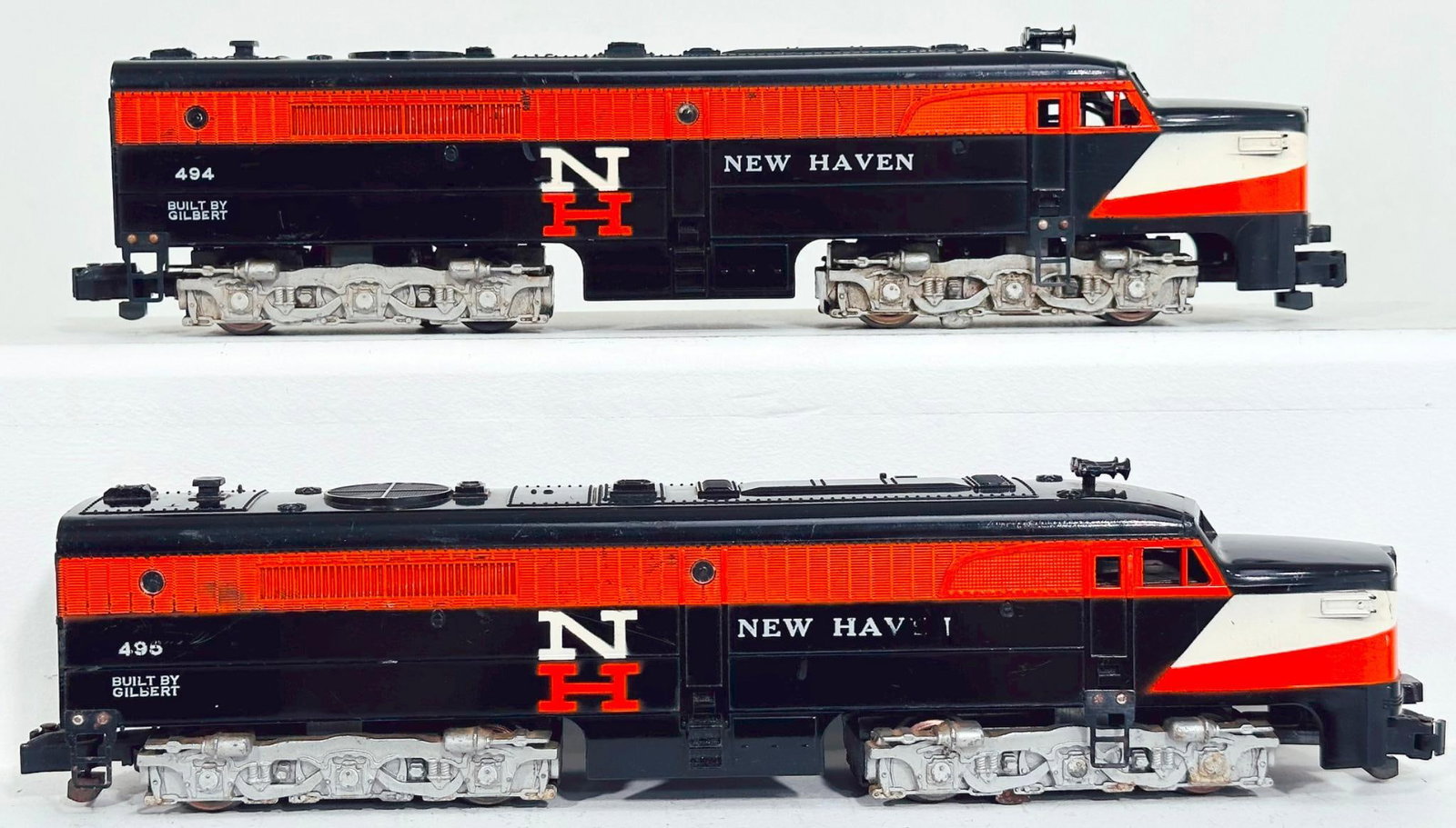American Flyer Postwar S Gauge 494 and 495 New Haven A - A Alco Diesel Units: American Flyer Postwar S Gauge 494 and 495 New Haven A - A Alco Diesel Units, with the 494 in C7 plus and the 495 in C7.