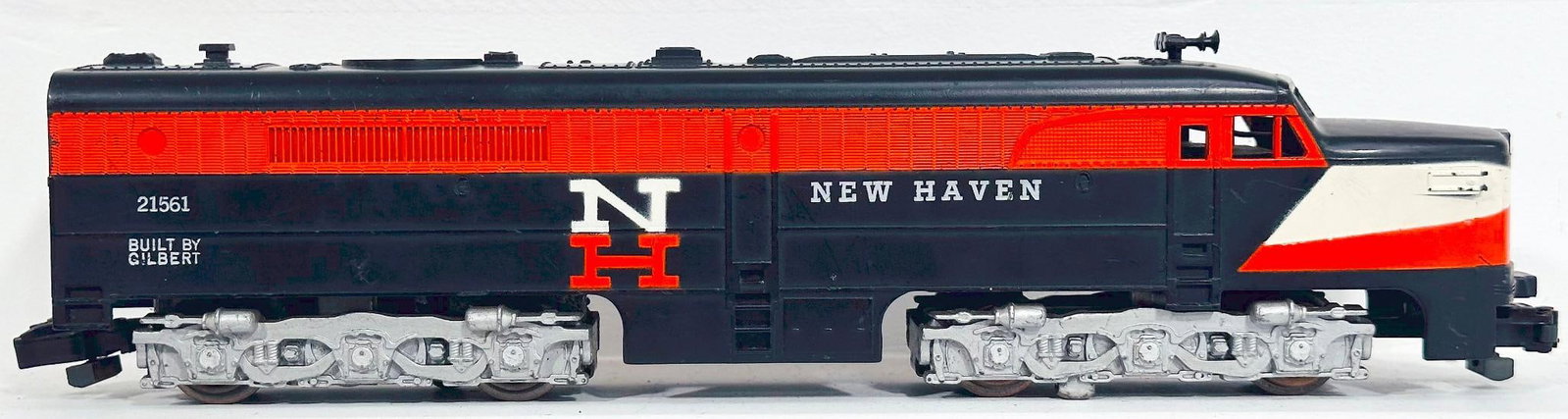 American Flyer Postwar S Gauge 21561 New Haven Alco A Powered Diesel Unit: American Flyer Postwar S Gauge 21561 New Haven Alco A Powered Diesel Unit, in C7 plus.