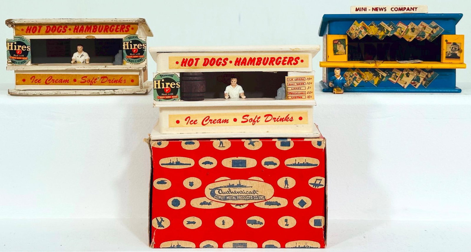 Mini - Craft Postwar Newsstand X3: Mini - Craft Postwar Newsstand X3, with one Newsstand with light blue roof in C7 or better and with its original box, another Mini - Craft Newsstand in white and in C7 and a Mini - Craft Newsstand in 