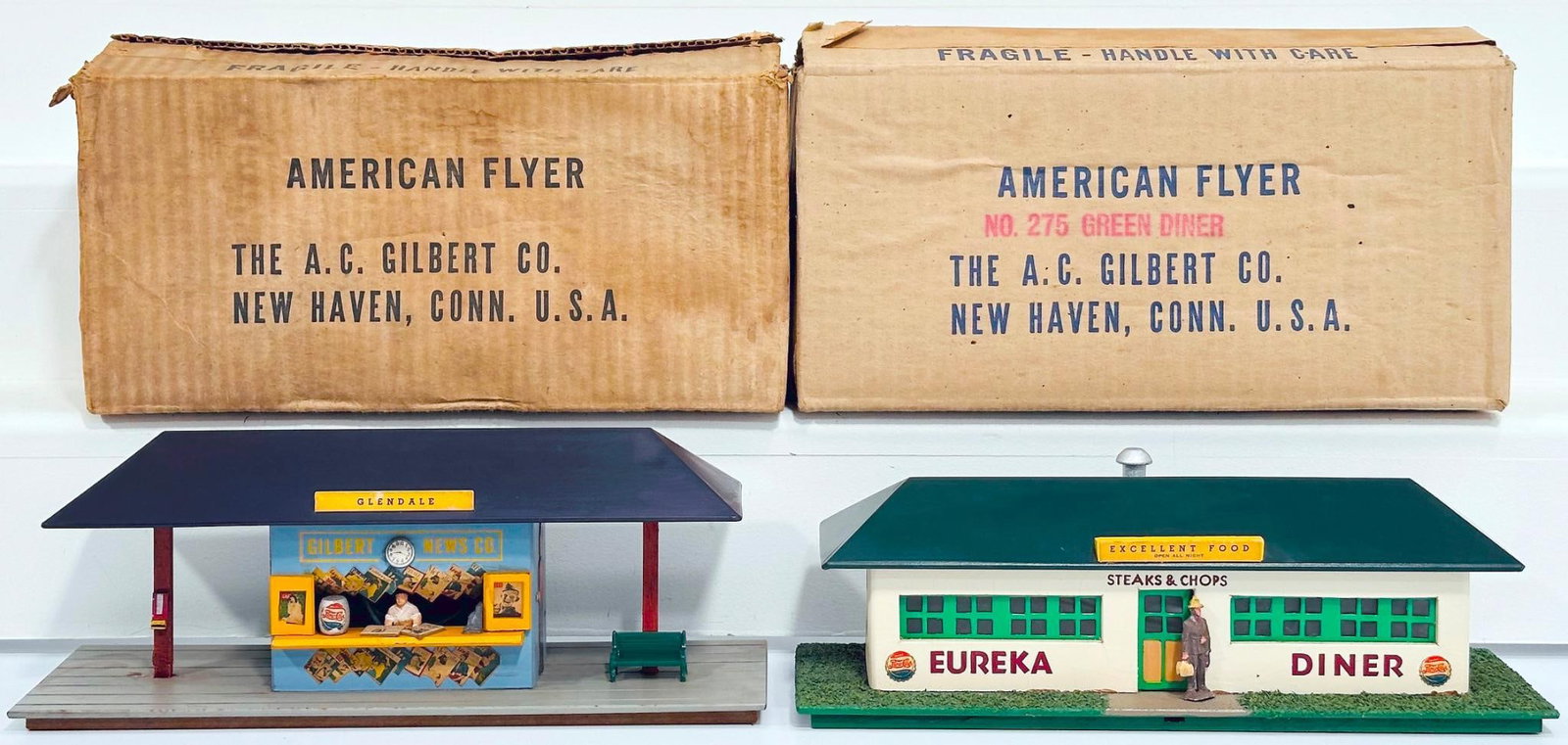 American Flyer Postwar S Gauge 275 green Diner Boxed and Glendale Station Boxed: American Flyer Postwar S Gauge 275 green Diner Boxed and Glendale Station Boxed, each in C7 or better and each with its original box.