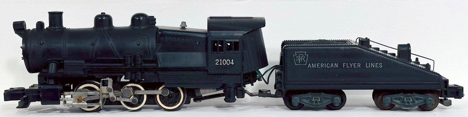 American Flyer Postwar S Gauge 21004 PRR 0 - 6 - 0 Locomotive and Tender (1 of 6)