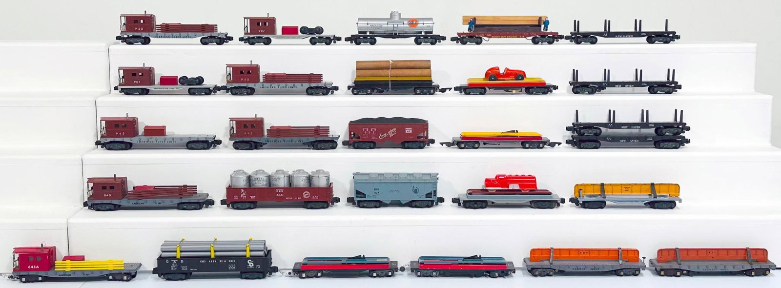 American Flyer Postwar S Gauge Twenty-Six (26) Assorted Freight Cars: American Flyer Postwar S Gauge Twenty-Six (26) Assorted Freight Cars, including 928 X4, 915 with race car load, 909, 715 X2 each with no load, 924, 425, 627 X2, 907, 945, 917, 945, 945, 6458, 945, 945