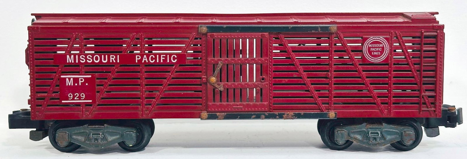 American Flyer Postwar S Gauge 929 Missouri Pacific Open Slat Stock Car Scarce: American Flyer Postwar S Gauge 929 Missouri Pacific Open Slat Stock Car Scarce, in C7 minus or better, with some rust on door guides.