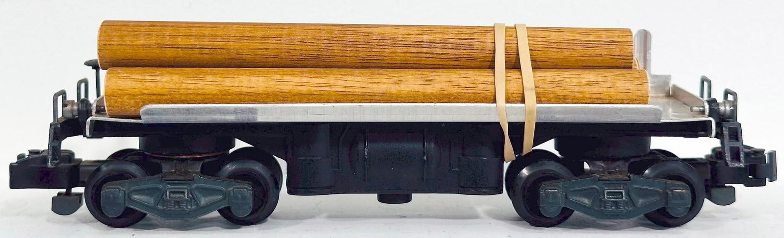 American Flyer Postwar S Gauge 25003 Operating Log Car with logs: American Flyer Postwar S Gauge 25003 Operating Log Car with logs, in C7 to C7 plus.