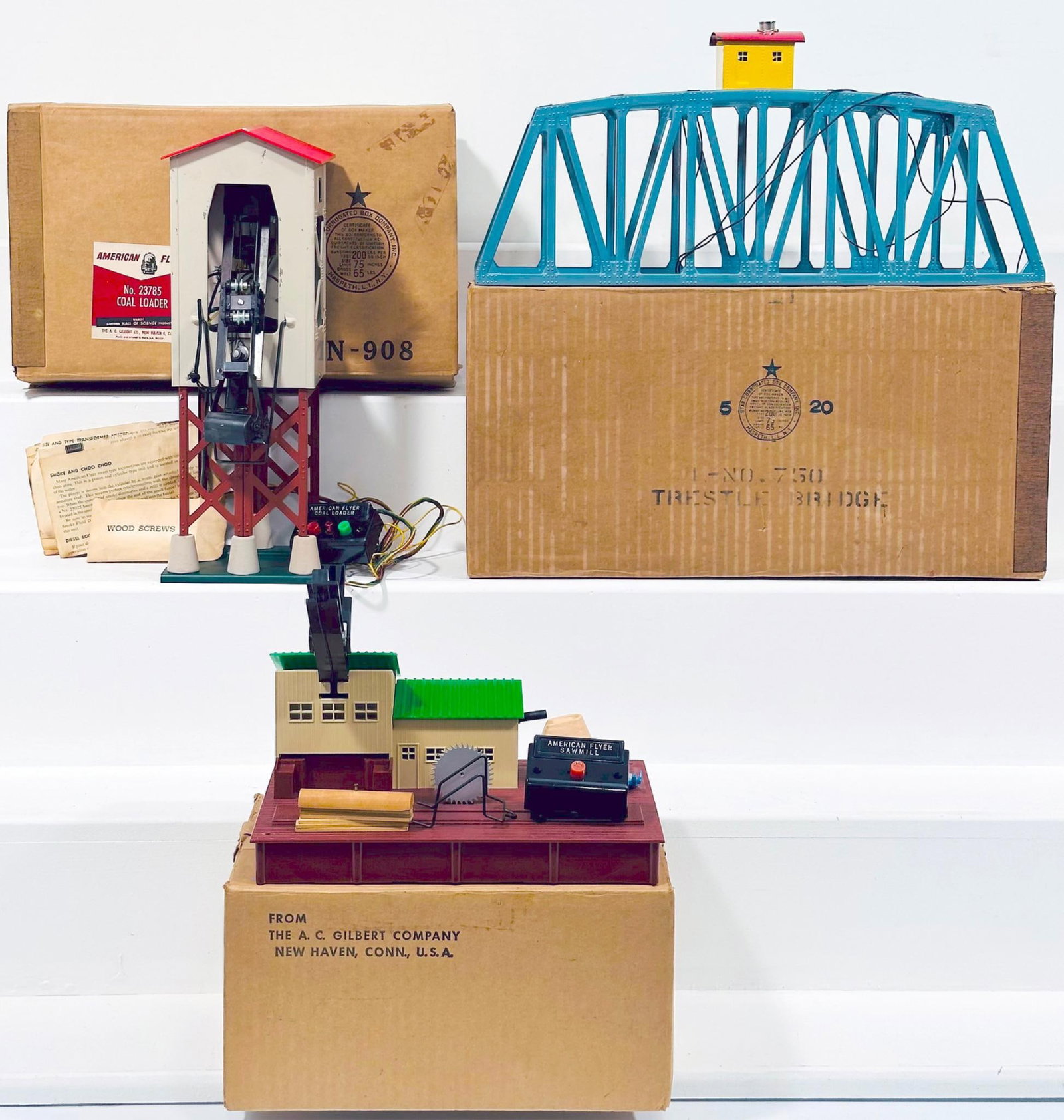 American Flyer Postwar S Gauge 23796 Sawmill/23785 Coal Loader/750 Trestle Bridge Boxed: American Flyer Postwar S Gauge 23796 Sawmill/23785 Coal Loader/750 Trestle Bridge Boxed, each in C8 and each with its original box.