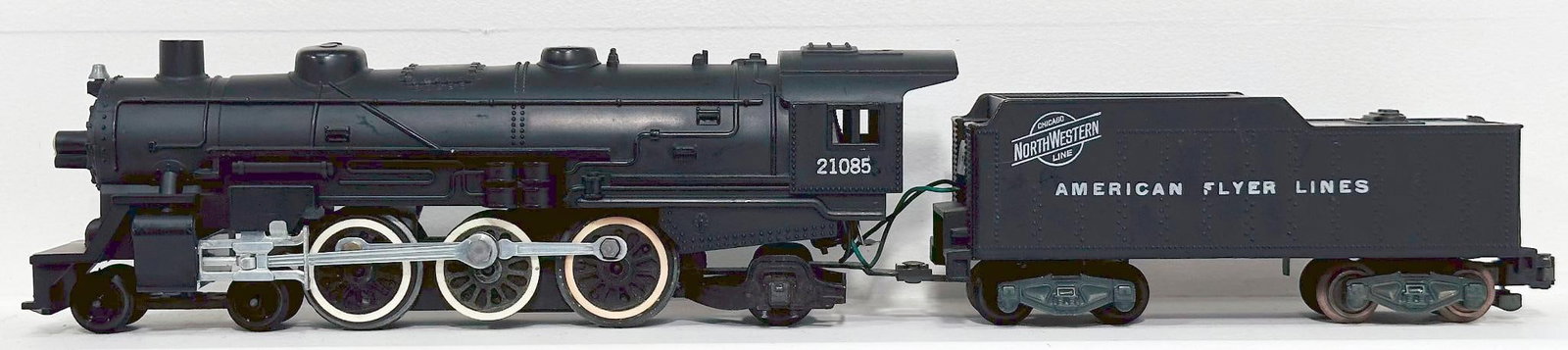 American Flyer Postwar S Gauge 21085 Chicago Northwestern 4 - 6 - 2 Locomotive and Tender: American Flyer Postwar S Gauge 21085 Chicago Northwestern 4 - 6 - 2 Locomotive and Tender, in C7 plus or better.
