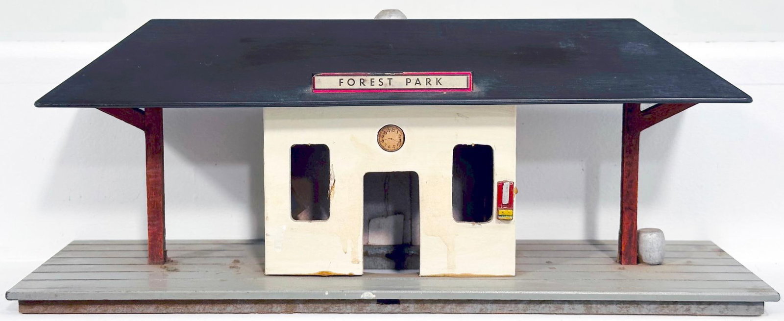 American Flyer Postwar S Gauge 273 Suburban Railroad Station Forest Park: American Flyer Postwar S Gauge 273 Suburban Railroad Station Forest Park, in C6, and missing its window inserts and door inserts.