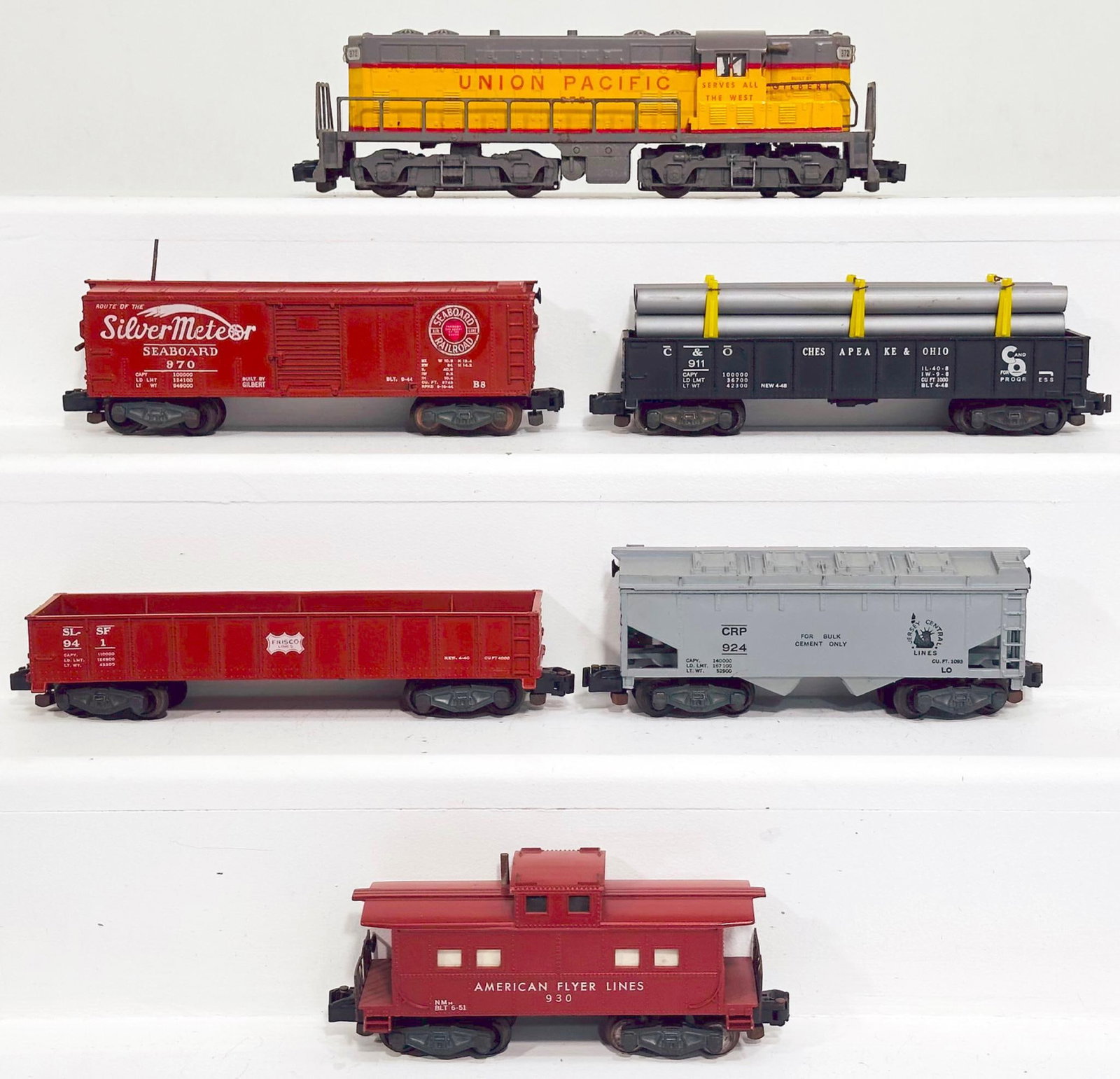American Flyer Postwar S Gauge 372 Union Pacific Switcher and 970 - 924 - 941 - 911 - 930: American Flyer Postwar S Gauge 372 Union Pacific Switcher and 970 - 924 - 941 - 911 - 930, each in C7 to C7 plus. The man is missing on the Seaboard 970 Box Car.