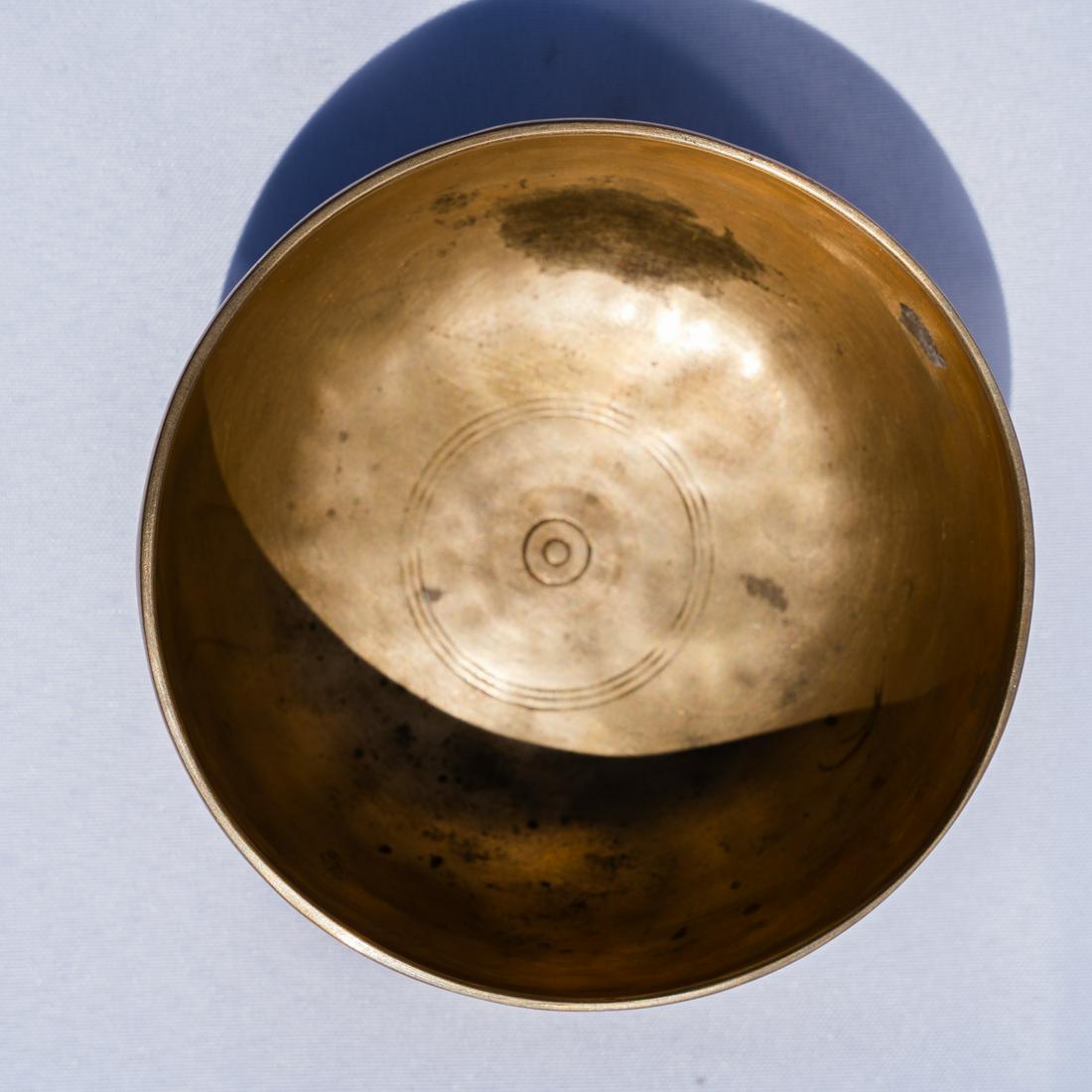 Master Quality Antique Tibetan Singing Bowl (1 of 4)