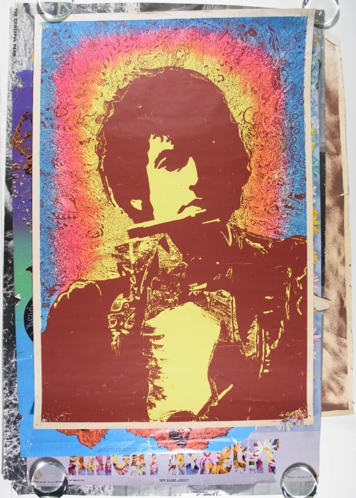 Lot of 5 Damaged Headshop Posters NG: Lot of 5 Damaged Headshop Posters. Not graded. --CRITICAL DETAILS-- --TITLE Lot of 5 damaged headshop posters --GRADE NG A 20% Buyers Premium will be added to the final hammer price of this lot.