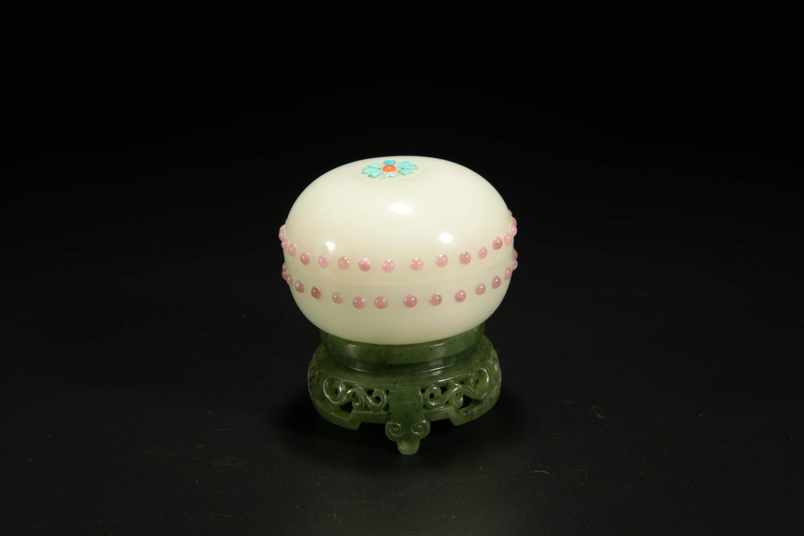 Qing Dynasty White Jade Hardstone Inlaid Box and Cover (1 of 6)