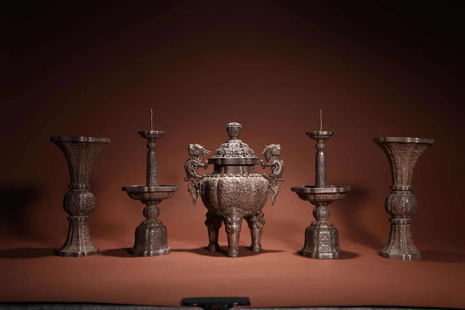 Engraved Silver Made Flower Garnitures (1 of 15)