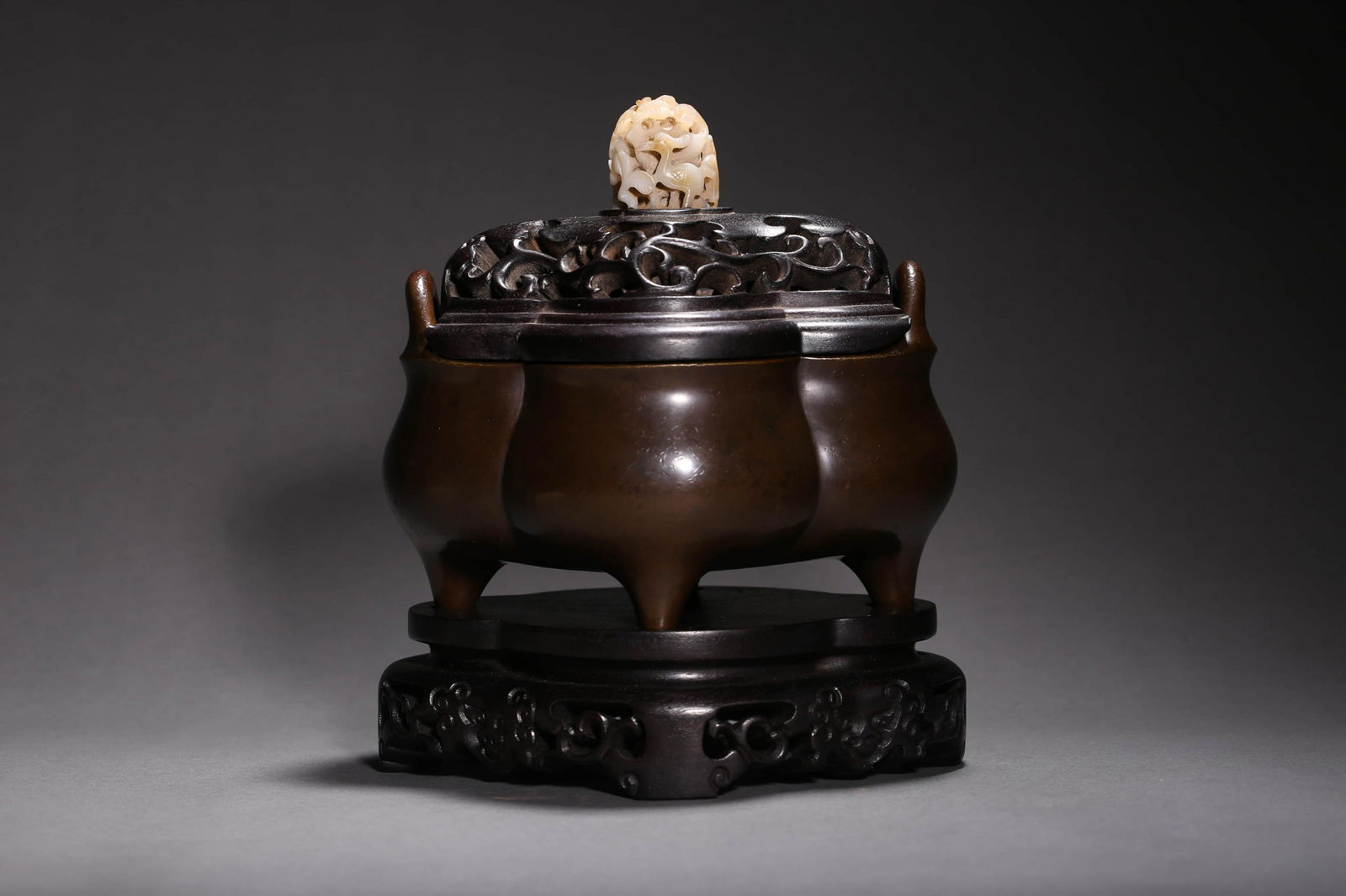 Bronze Lobed Tripod Incense Burner (1 of 8)