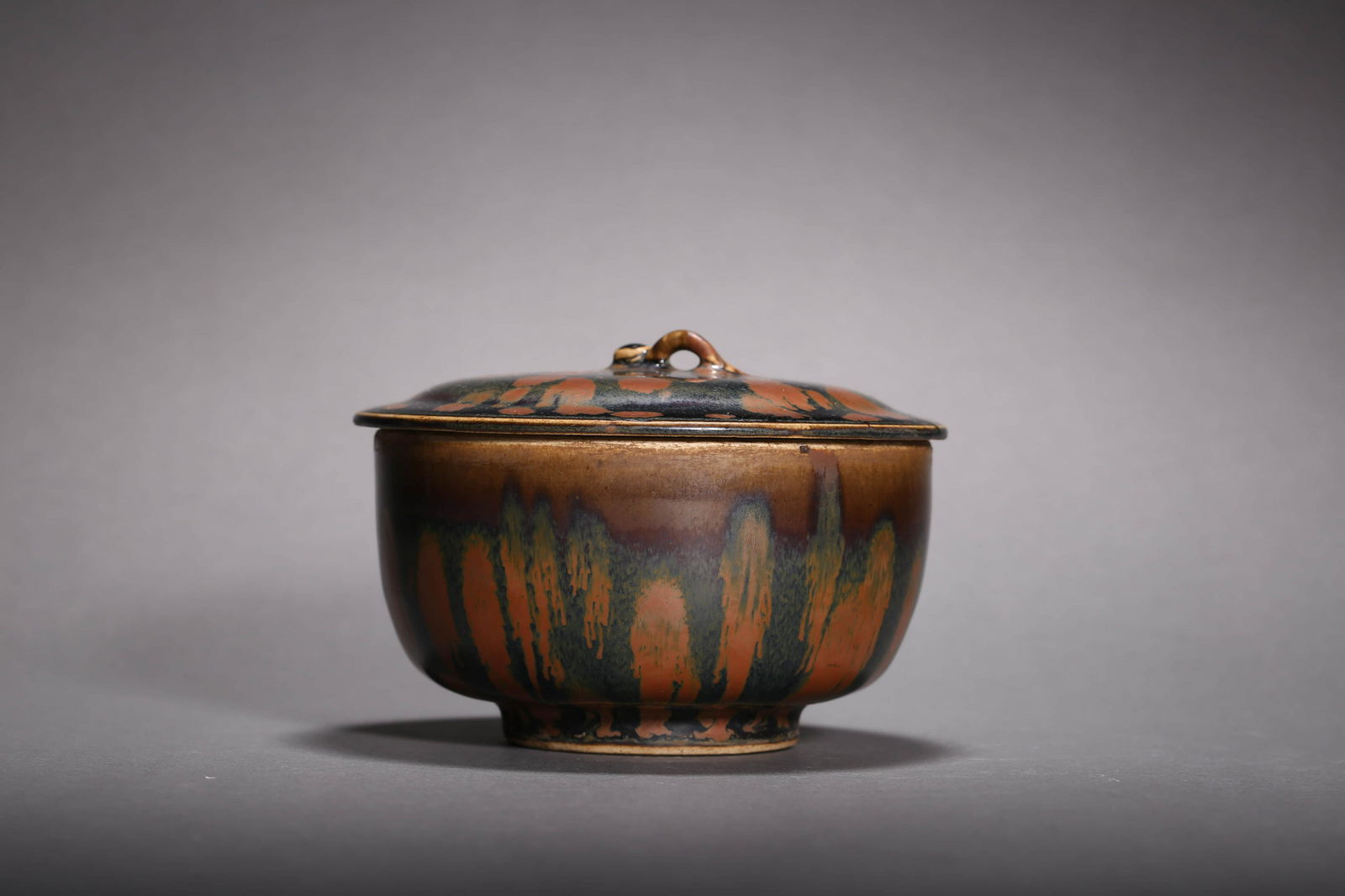 Cizhou Kiln Brown-Splashed Alms Bowl with Cover (1 of 7)