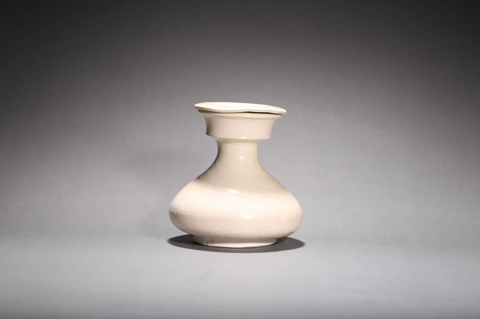 Gongxian Kiln White-Glazed Pot (1 of 9)