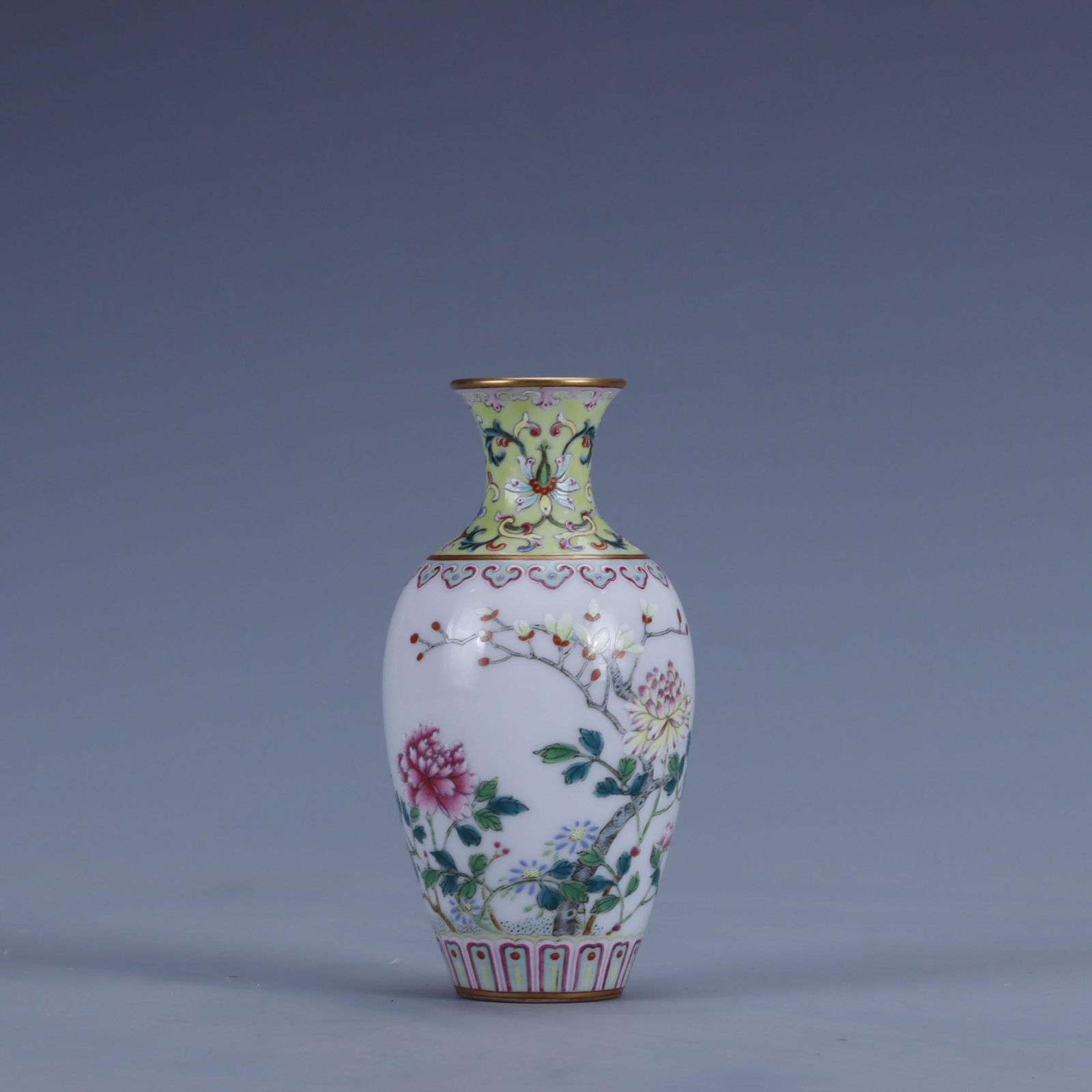 Famille Rose Flower Vase (1 of 8)