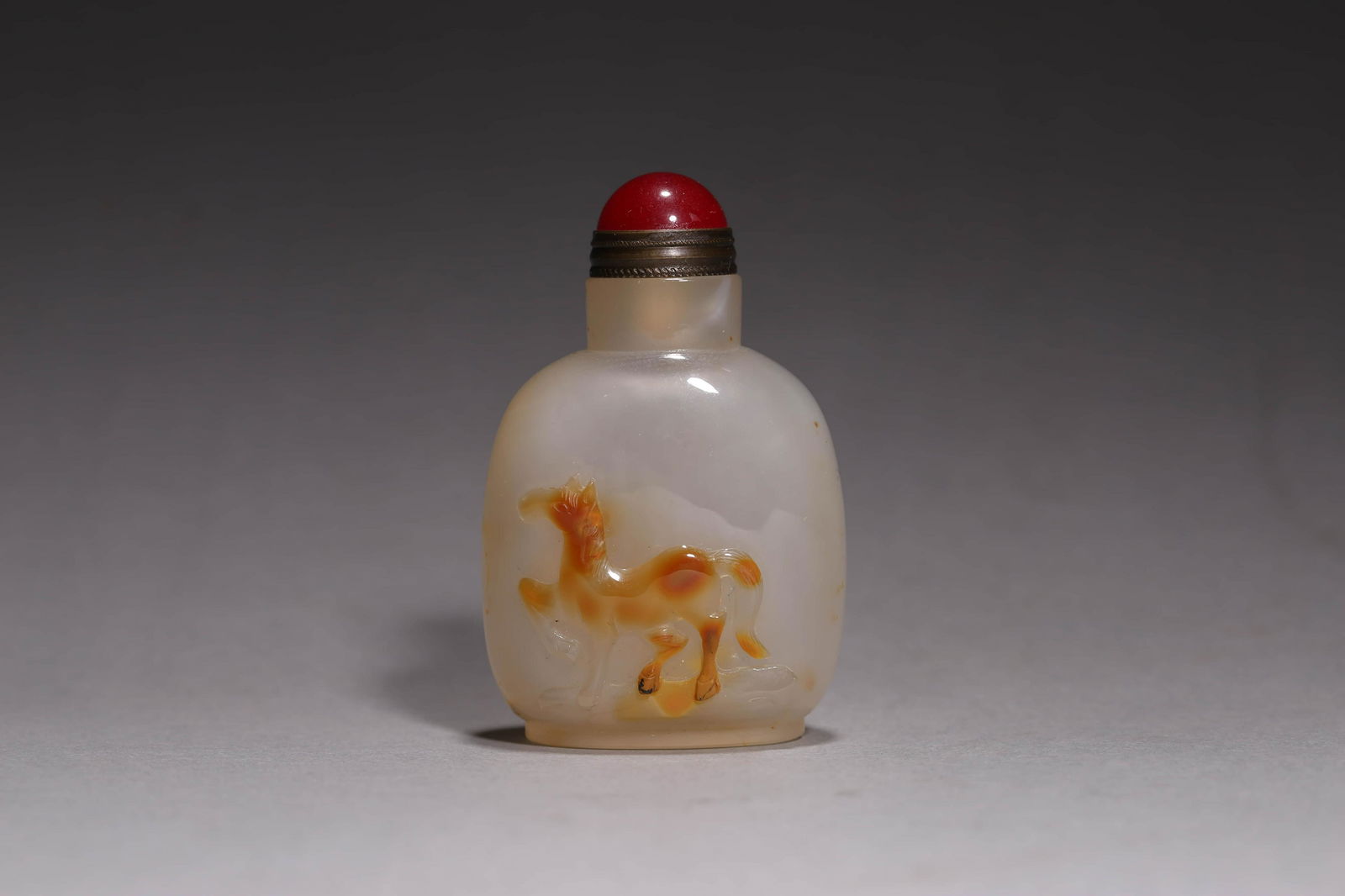 Carved Agate Horse Snuff Bottle (1 of 4)
