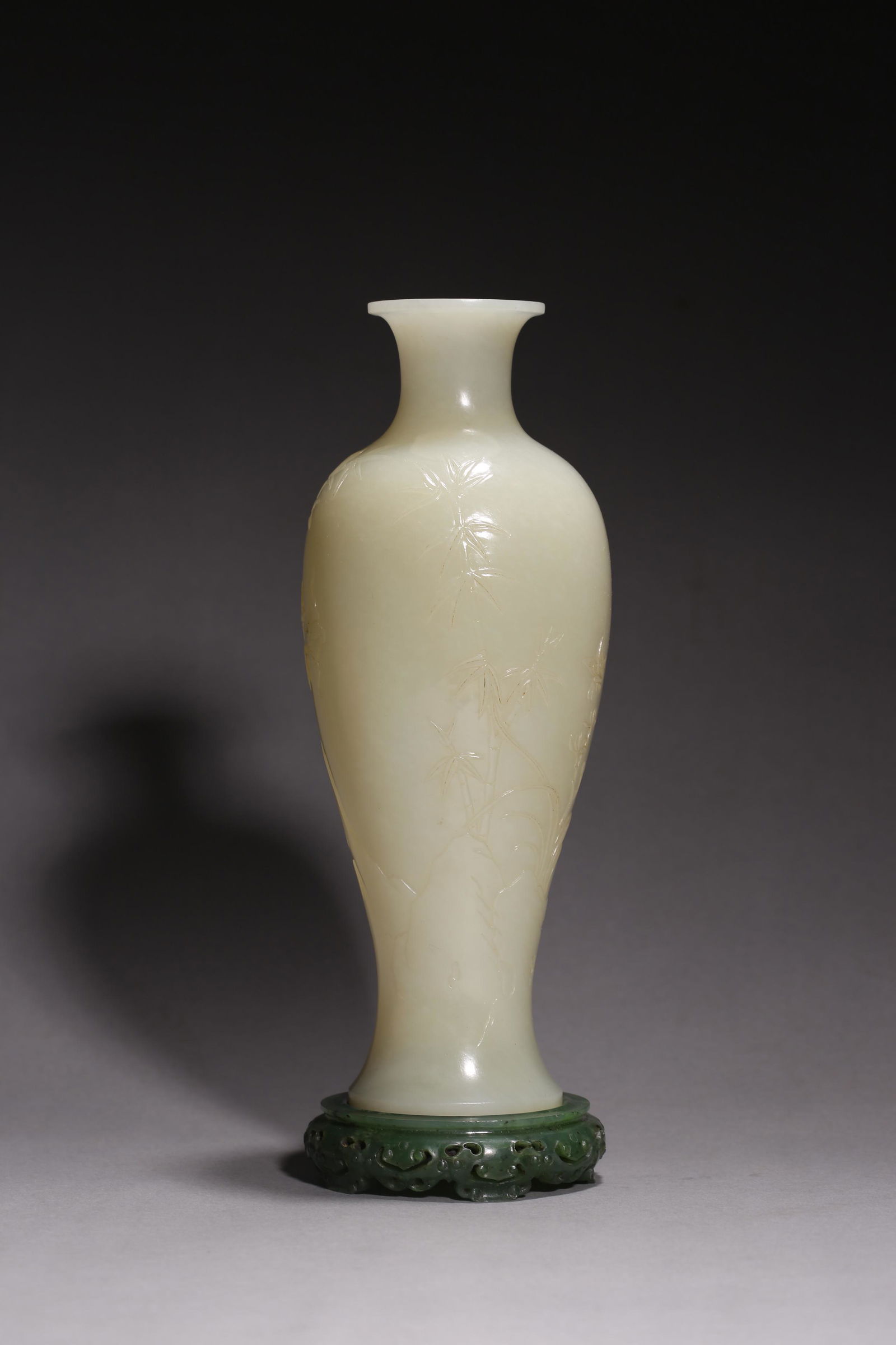 White Jade Vase with Spinach-Green Jade Stand (1 of 9)