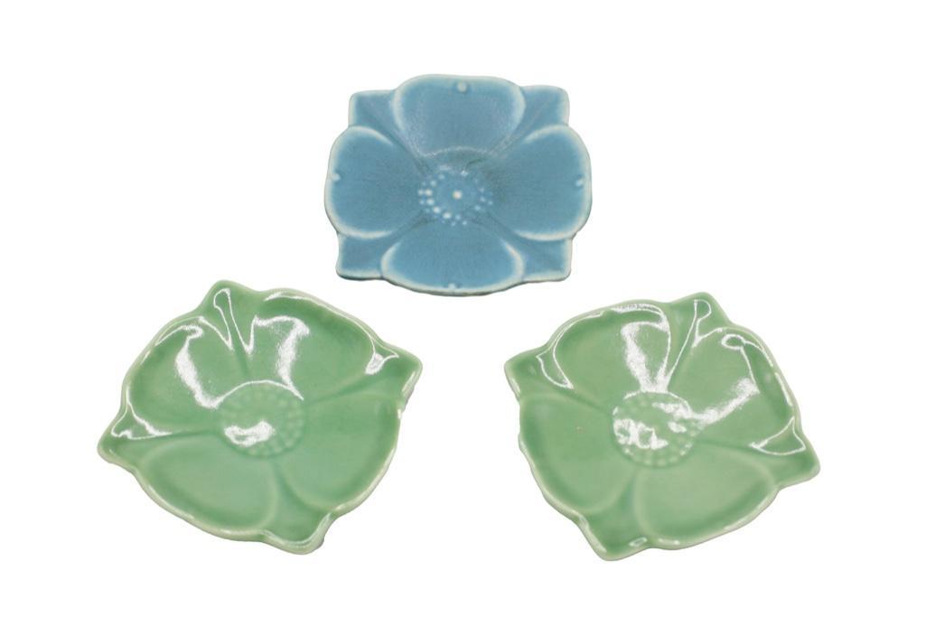 A Set of Three Rookwood Small Floral Dishes (1 of 3)