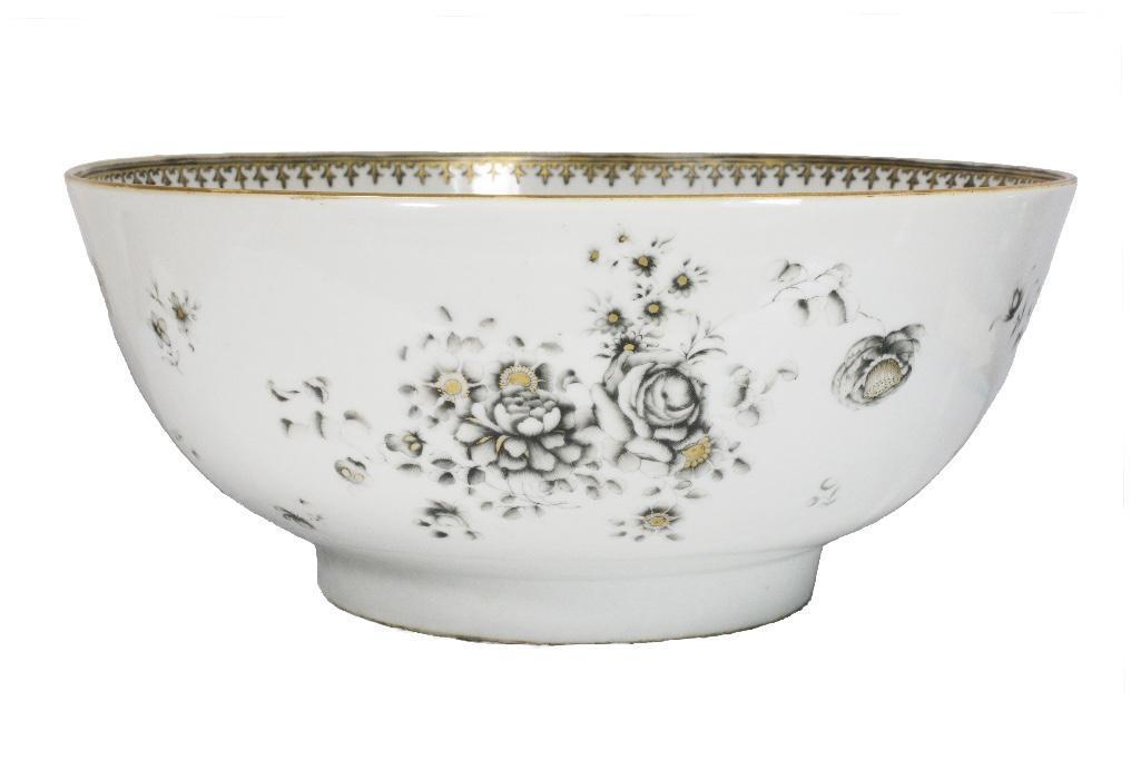 A Fine Qing Dynasty Famille Rose Porcelain Bowl (1 of 7)