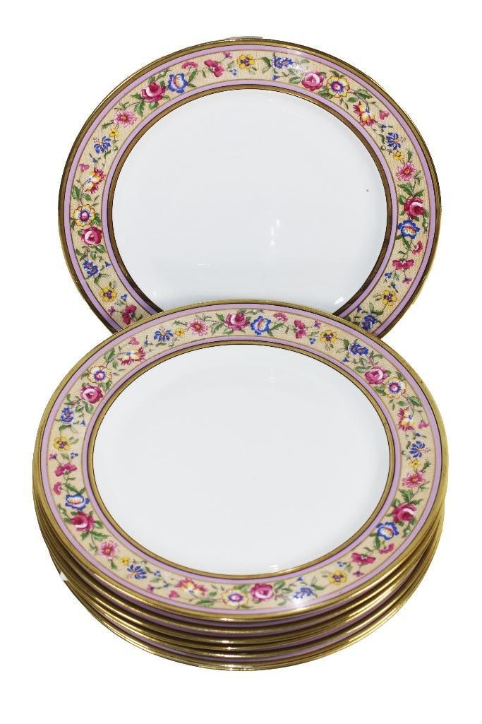 France, 20th century. A set of 8 finely decorated Limoges porcelain plates.: France, 20th century. A set of 8 finely decorated Limoges porcelain plates.