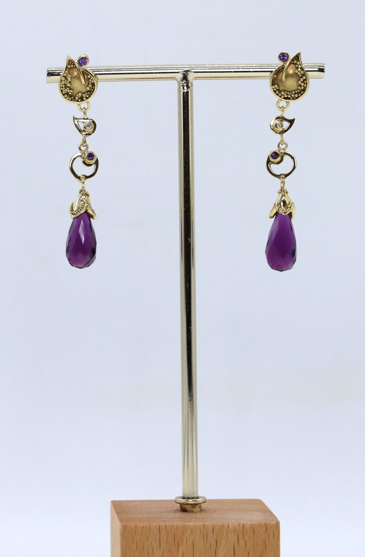 Vintage 18K Yellow Gold Drop earrings with Diamond and Amethysts on each (1 of 3)