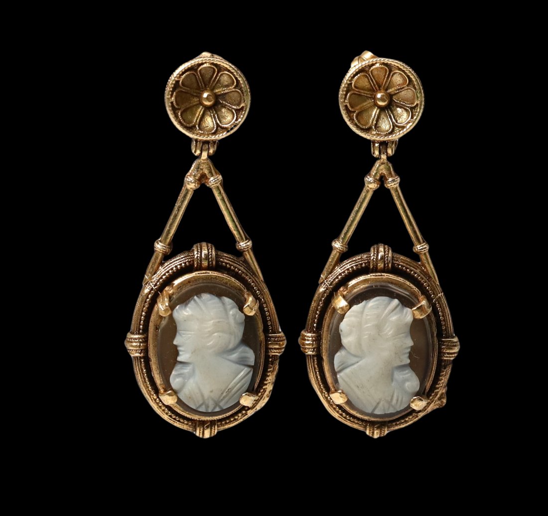 14Kt. Gold Vintage hanging Cameo earrings (1 of 2)