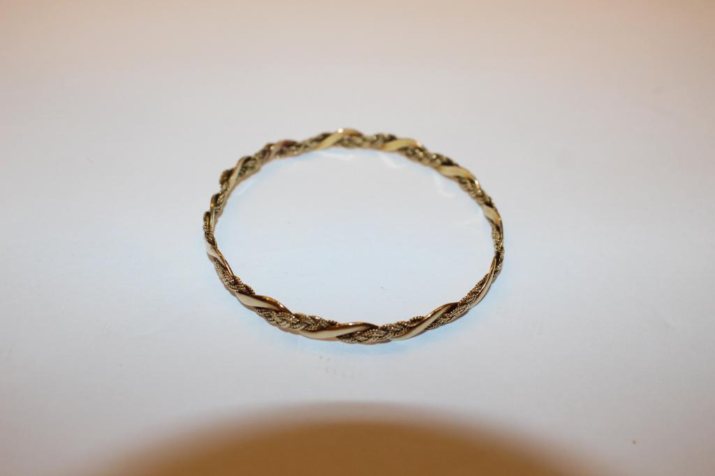 18KT YELLOW GOLD LADIES BANGLE BRACELET (1 of 1)