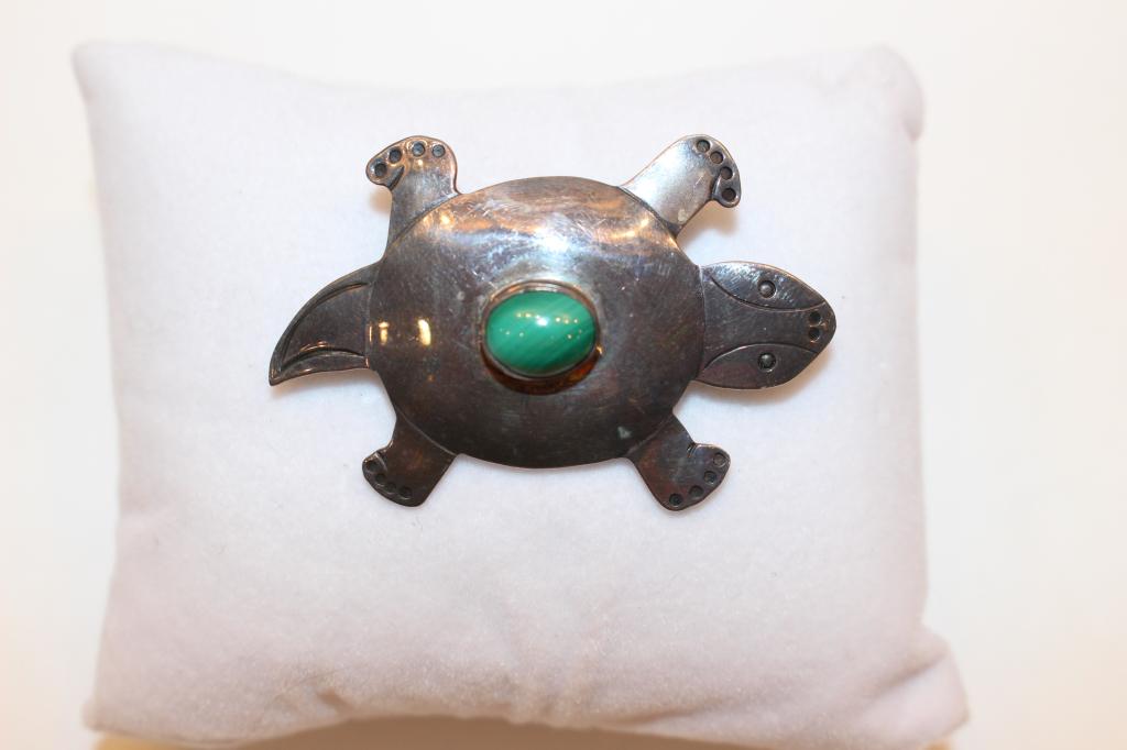 STERLING AND MALACHITE VINTAGE TURTLE PIN (1 of 2)
