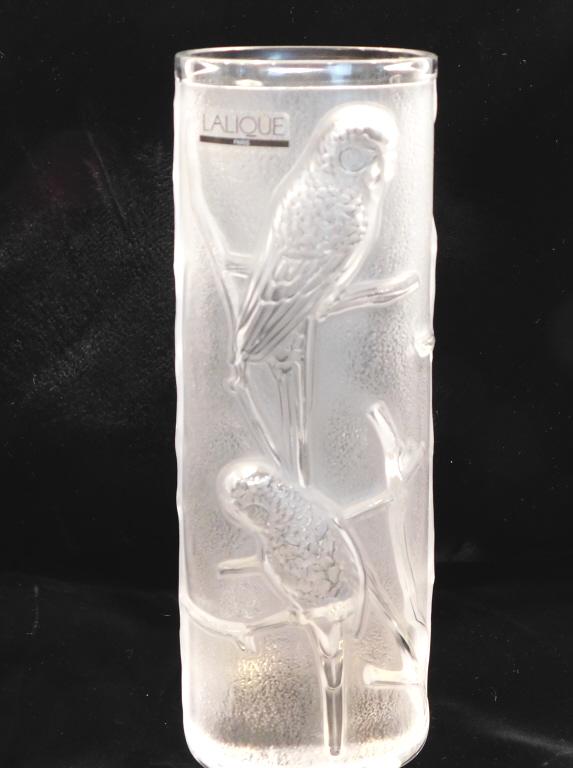 LALIQUE FRENCH CRYSTAL PARAKEETS LUNE VASE (1 of 1)