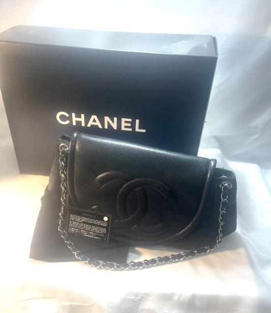 CHANEL BLACK CAVIAR LEATHER LOGO SHOULDER BAG (1 of 5)