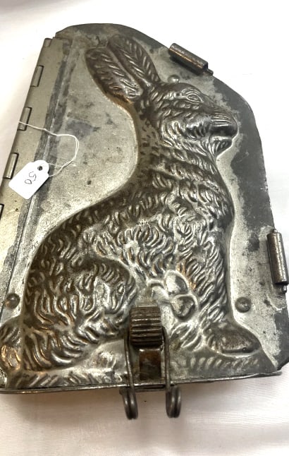 RARE LARGE RABBIT 1930'S CHOCOLATE MOLD (1 of 2)