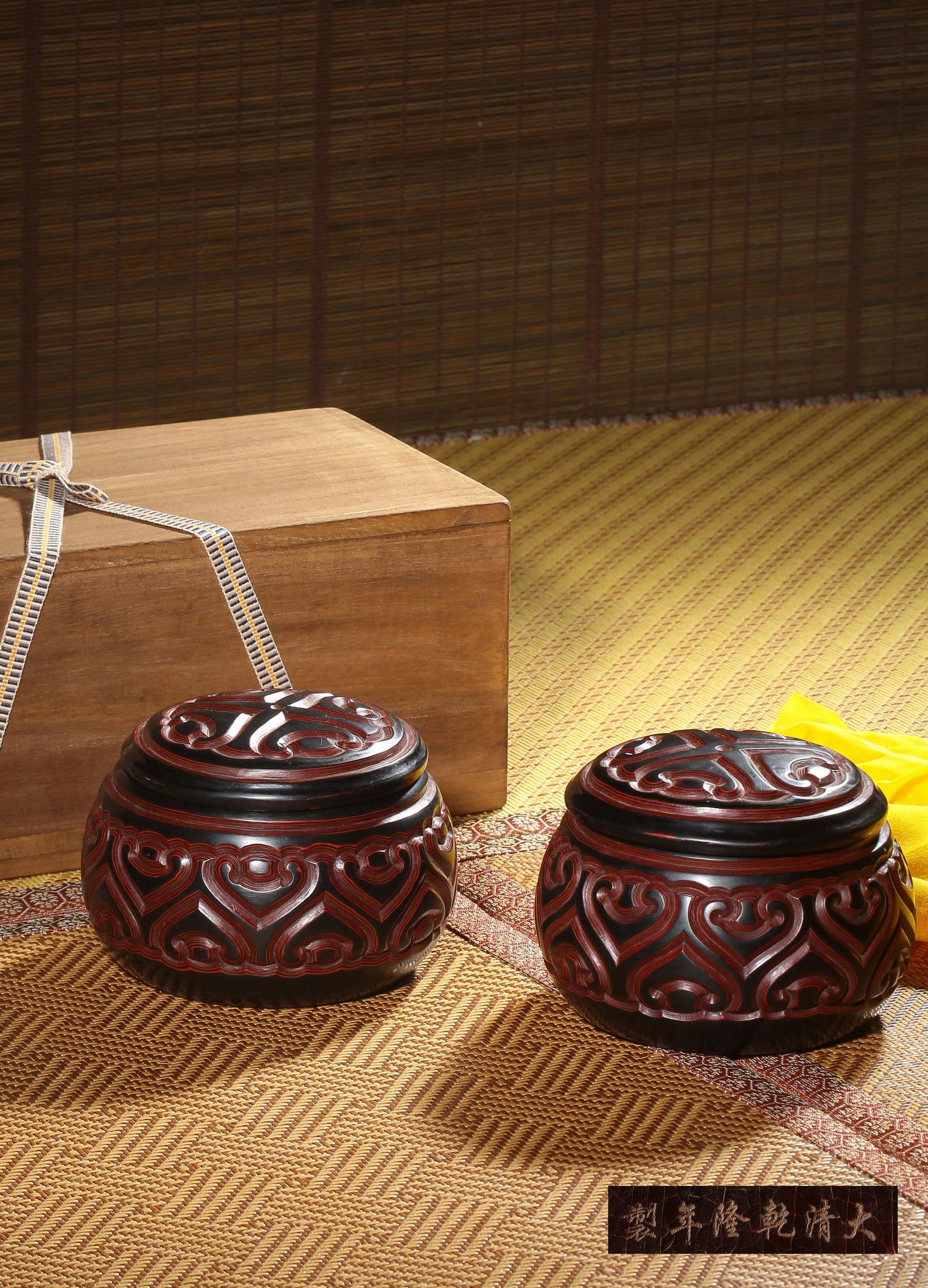 A BLACK LACQUER BOX AND COVER,MARK AND PERIOD OF QIANLONG (1 of 3)