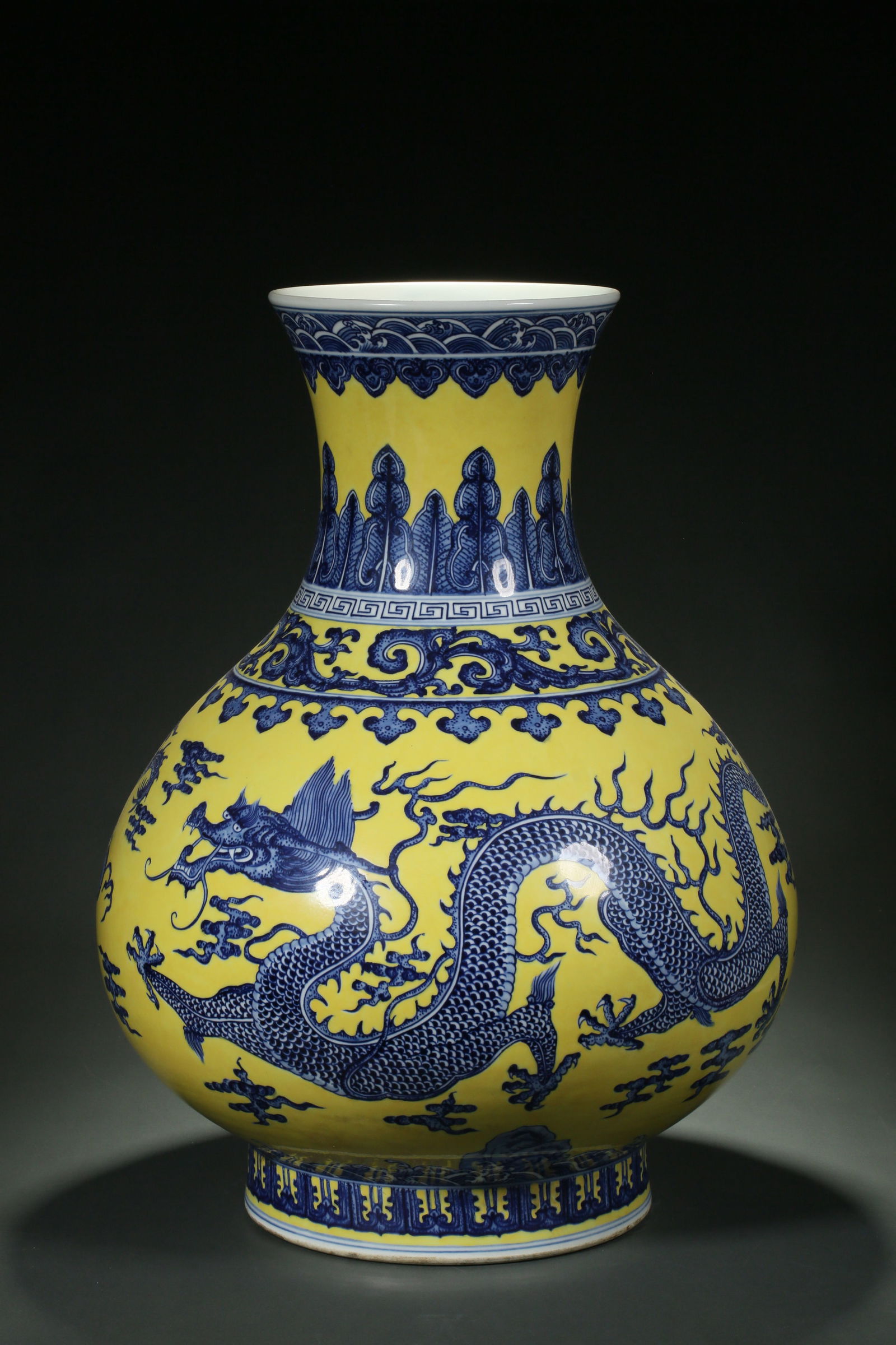 Imperial-Yellow Ground Blue and White Mallet-Form Vase with Imperial Five-Clawed Dragon Motif: H:52cm
