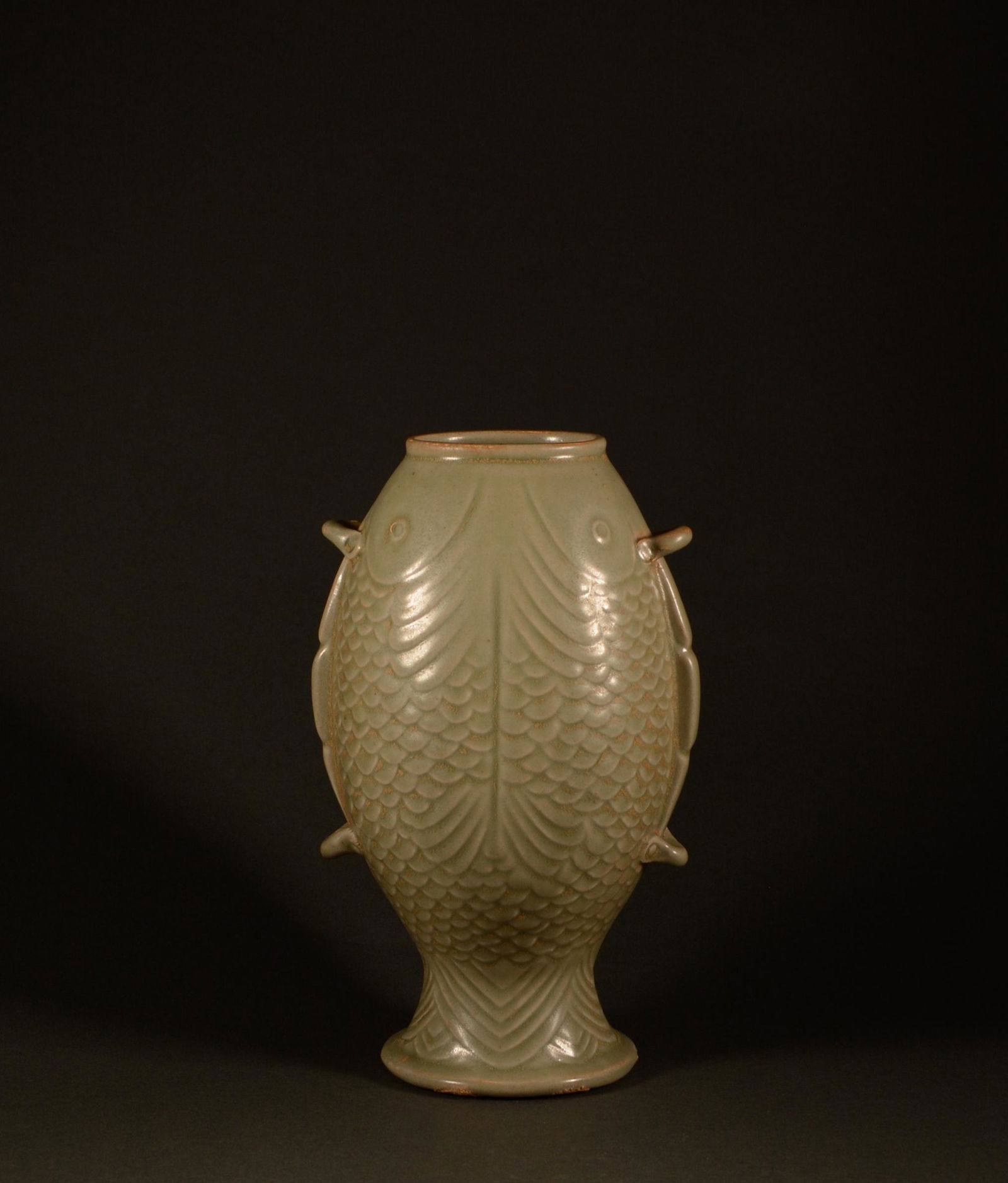 Tang Dynasty - celadon double fish vase (1 of 8)