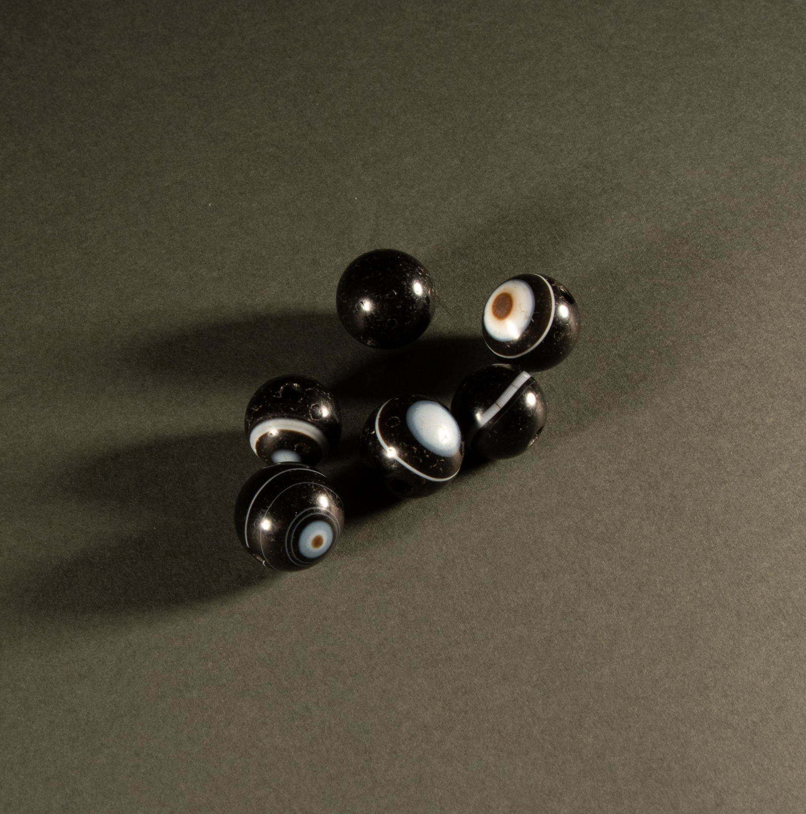 Tang Dynasty - Black and white agate beads (1 of 5)