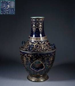 QING DYNASTY - BLUE GLAZE WITH GOLD FLORAL PATTERNS, PASTEL OPEN AND TURN CENTER BOTTLE