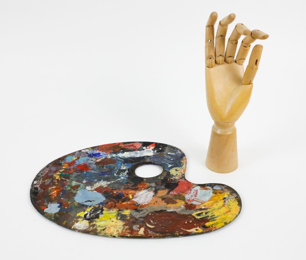 Vintage Wooden Artist Pallete and Articulated Model Hand (1 of 7)
